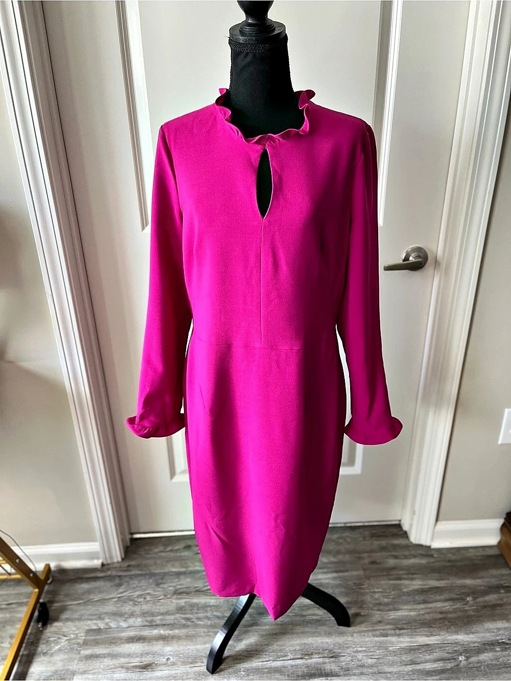 Maggie London Ruffle Neck Keyhole Midi Dress in Fuchsia Pink Size 14